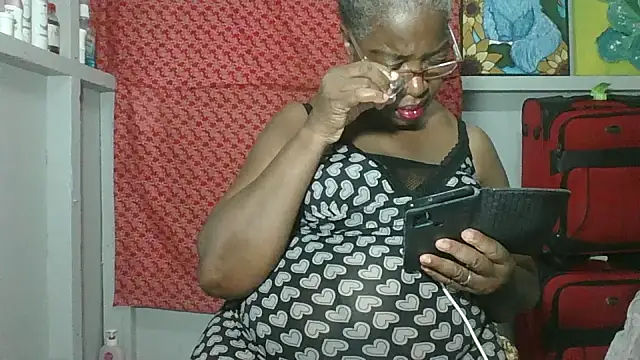 Snapshot of pink69pussy chatting on October 20, 2025, 12:24 am pink69pussy online show from October 20, 2025, 12:24 am