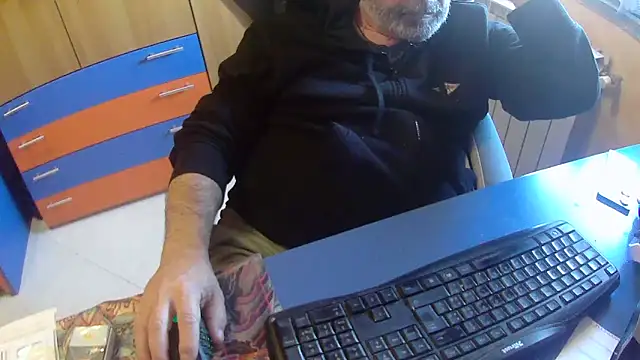 Tango128 online show from April 19, 2026, 8:37 am