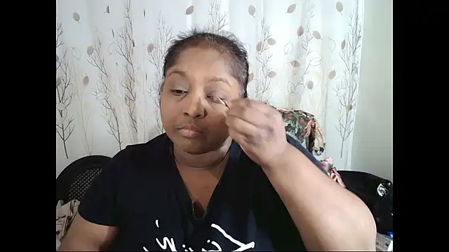 Snapshot of Indiantasha chatting on November 27, 2025, 11:21 am Indiantasha online show from November 27, 2025, 11:21 am