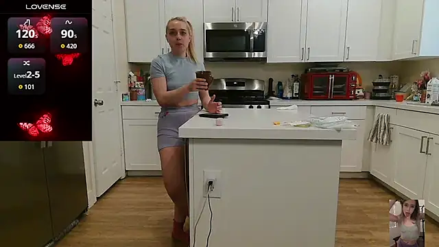 Snapshot of Blondiewithanass chatting on June 5, 2026, 7:52 pm Blondiewithanass online show from June 5, 2026, 7:52 pm