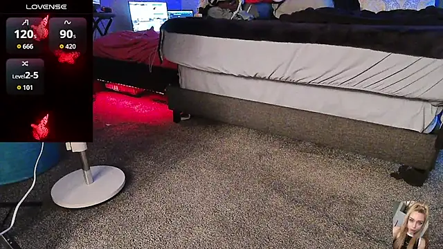 Blondiewithanass online show from April 3, 2026, 3:40 pm