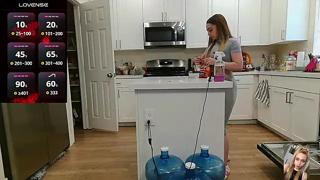 Blondiewithanass online show from April 18, 2026, 7:07 pm