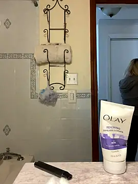 LittleMissEeve online show from October 22, 2025, 4:17 pm