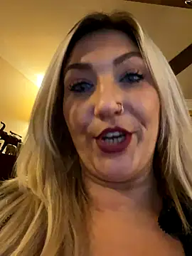 LittleMissEeve online show from October 31, 2025, 4:09 am