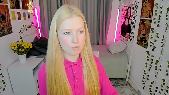 Laly Peach online show from October 19, 2025, 4:10 pm