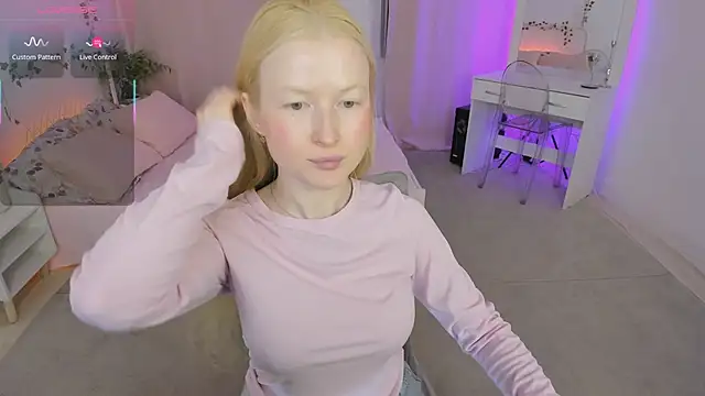 Laly Peach online show from June 17, 2026, 10:47 am