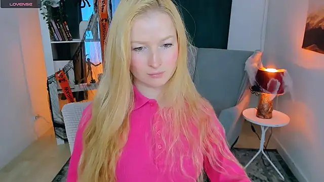 Laly Peach online show from October 25, 2025, 12:39 pm