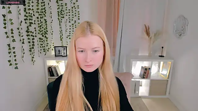 Laly Peach online show from November 21, 2025, 4:17 pm