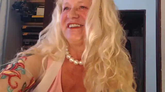 Snapshot of THESensualhorny chatting on October 29, 2025, 10:36 am THESensualhorny online show from October 29, 2025, 10:36 am