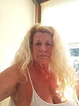 Snapshot of THESensualhorny chatting on October 7, 2025, 2:18 pm THESensualhorny online show from October 7, 2025, 2:18 pm