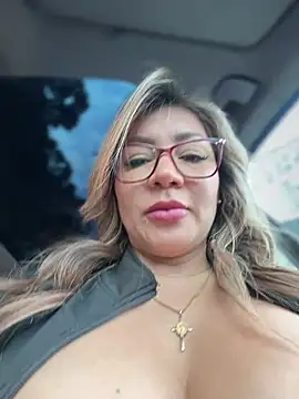Snapshot of DIANITA_1988 chatting on May 3, 2026, 3:26 pm DIANITA 1988 online show from May 3, 2026, 3:26 pm