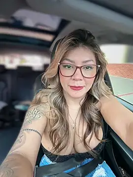 Snapshot of DIANITA_1988 chatting on May 8, 2026, 2:21 pm DIANITA 1988 online show from May 8, 2026, 2:21 pm