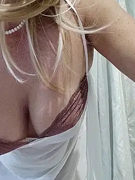 Snapshot of Vivian115 chatting on September 23, 2025, 8:38 pm Vivian115 online show from September 23, 2025, 8:38 pm