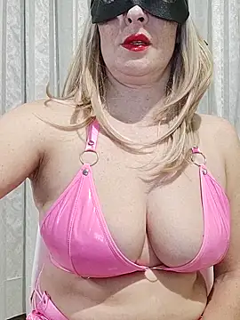 Snapshot of Vivian115 chatting on October 20, 2025, 6:30 pm Vivian115 online show from October 20, 2025, 6:30 pm