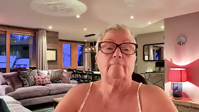 GrannyChrissy68 online show from March 15, 2026, 5:42 pm