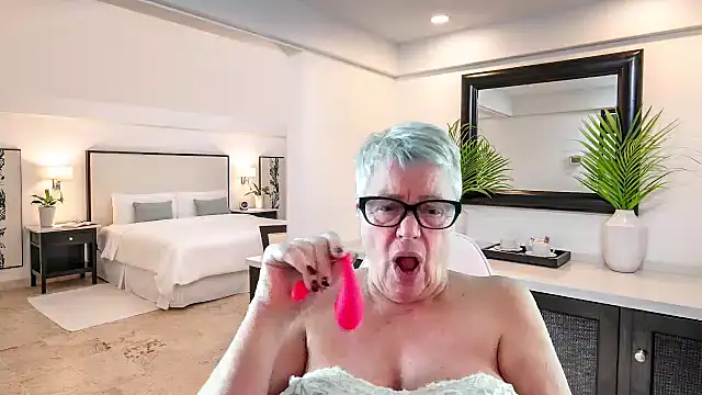 Snapshot of GrannyChrissy68 chatting on December 22, 2025, 2:50 pm GrannyChrissy68 online show from December 22, 2025, 2:50 pm