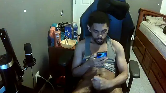 Snapshot of Neovergil0 chatting on October 19, 2025, 10:12 pm Neovergil0 online show from October 19, 2025, 10:12 pm