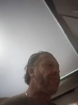 trucker1979 online show from December 22, 2025, 8:31 pm