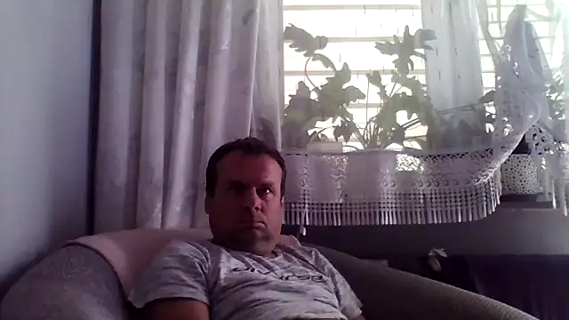 Snapshot of grzes19763 chatting on July 19, 2026, 9:06 am grzes19763 online show from July 19, 2026, 9:06 am