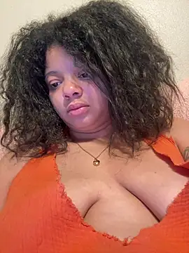 Snapshot of beautylovess chatting on May 8, 2026, 5:28 pm beautylovess online show from May 8, 2026, 5:28 pm