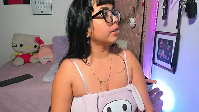 LillyCandy online show from April 6, 2026, 1:01 am