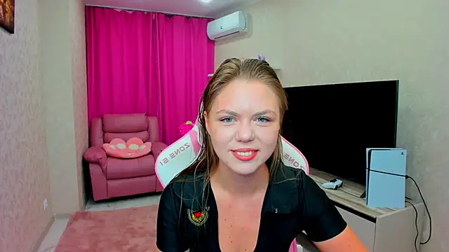 Strawberrye online show from March 2, 2026, 3:18 am