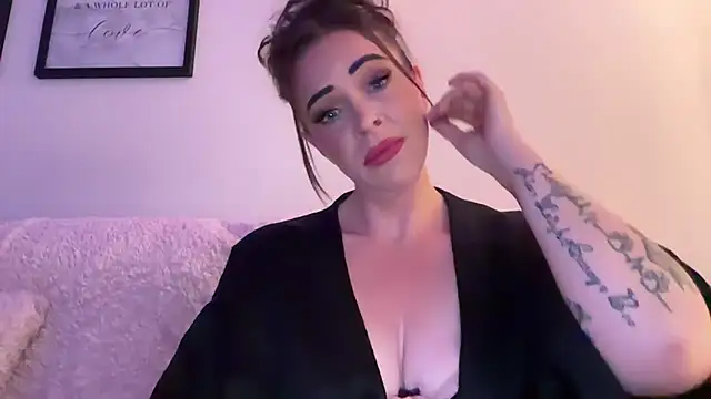 Snapshot of EmilyBlue chatting on July 25, 2026, 7:42 pm EmilyBlue online show from July 25, 2026, 7:42 pm