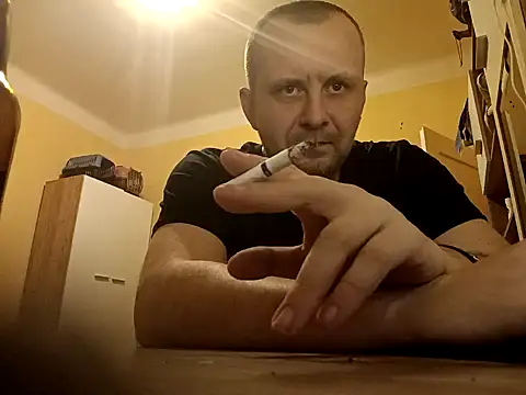 Snapshot of MrWhitePL chatting on December 27, 2024, 11:31 pm MrWhitePL online show from December 27, 2024, 11:31 pm