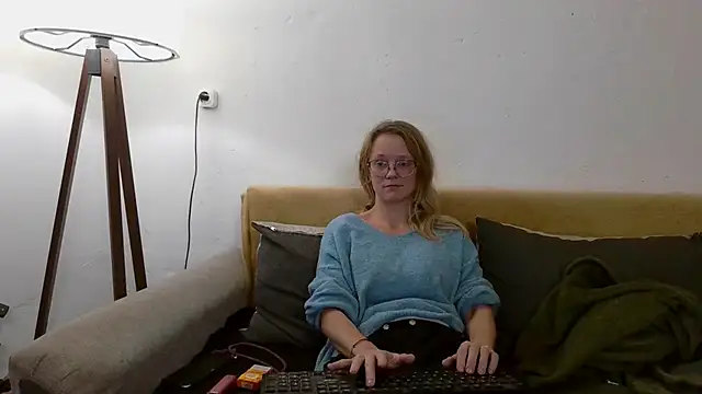 little-leni online show from November 1, 2025, 7:52 pm