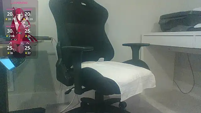 Snapshot of Bloopers66 chatting on November 21, 2025, 1:43 pm Bloopers66 online show from November 21, 2025, 1:43 pm