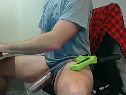 Snapshot of Bloopers66 chatting on January 28, 2025, 2:21 pm Bloopers66 online show from January 28, 2025, 2:21 pm