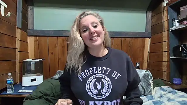 lisaxlovexxx online show from March 24, 2026, 3:28 am