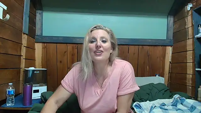 lisaxlovexxx online show from March 2, 2026, 12:00 am