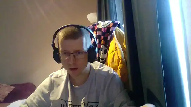 David250692 online show from December 18, 2025, 1:04 pm