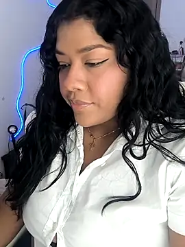 paola091 online show from April 2, 2026, 8:26 pm