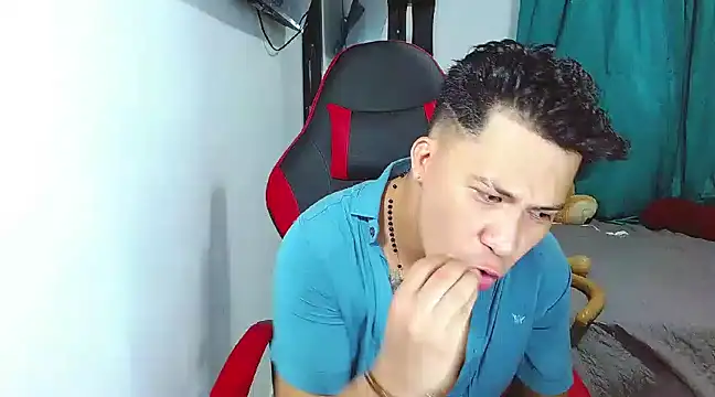 boyhot23x online show from December 31, 2024, 3:34 am