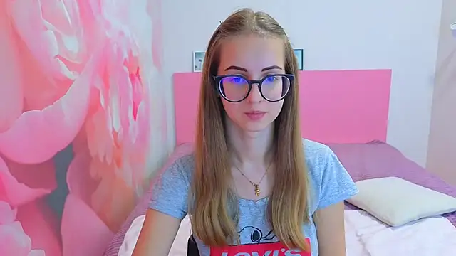 Snapshot of AliceAdams chatting on November 15, 2025, 8:40 am AliceAdams online show from November 15, 2025, 8:40 am