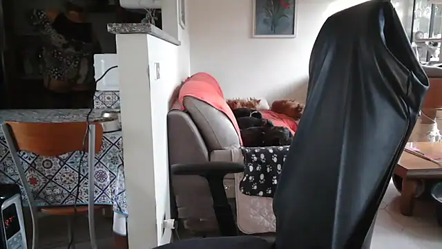 Snapshot of simona60 chatting on October 29, 2025, 2:27 pm simona60 online show from October 29, 2025, 2:27 pm