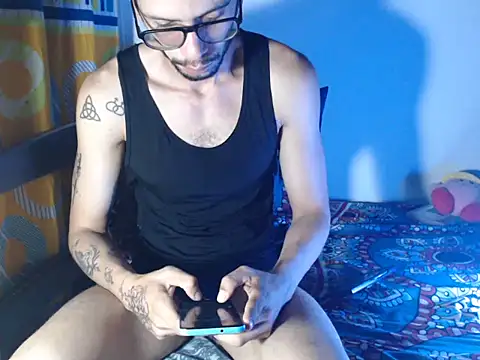 Snapshot of alisterxxx chatting on October 11, 2025, 2:23 am alisterxxx online show from October 11, 2025, 2:23 am