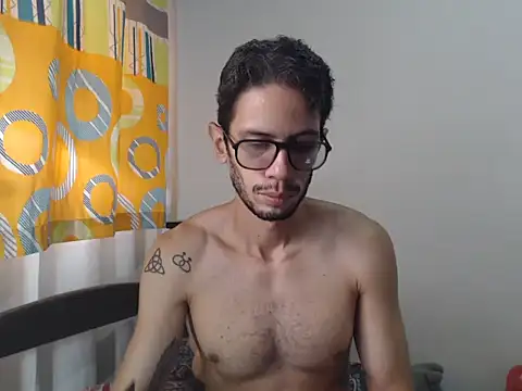 alisterxxx online show from April 15, 2026, 2:10 pm