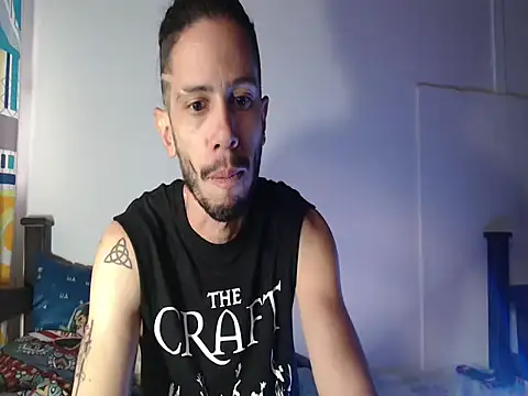 Snapshot of alisterxxx chatting on October 15, 2025, 11:07 am alisterxxx online show from October 15, 2025, 11:07 am