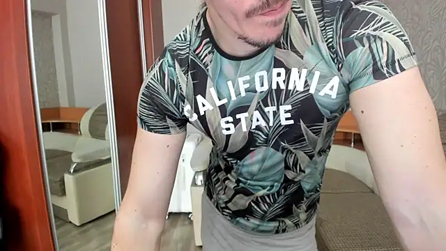 Snapshot of Marrymepls chatting on February 9, 2026, 4:43 am Marrymepls online show from February 9, 2026, 4:43 am