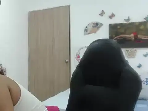 Snapshot of BustyMilf_ chatting on March 19, 2025, 12:12 pm BustyMilf online show from March 19, 2025, 12:12 pm