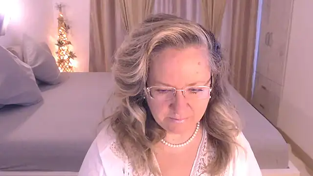 Snapshot of Raisshy chatting on November 18, 2025, 6:39 am Raisshy online show from November 18, 2025, 6:39 am