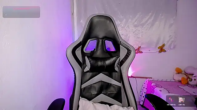 ninatiny online show from November 13, 2025, 10:08 am