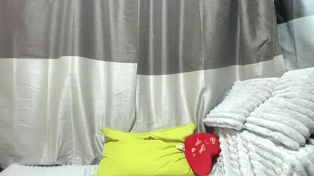 Snapshot of jessystarr chatting on November 18, 2025, 5:49 pm jessystarr online show from November 18, 2025, 5:49 pm