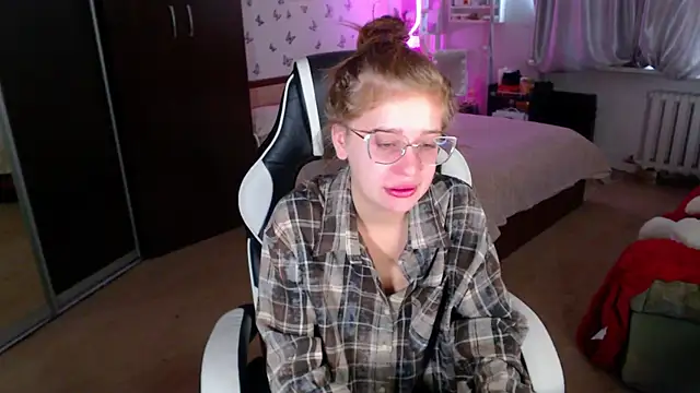 Kira honeyy online show from April 30, 2026, 3:46 am