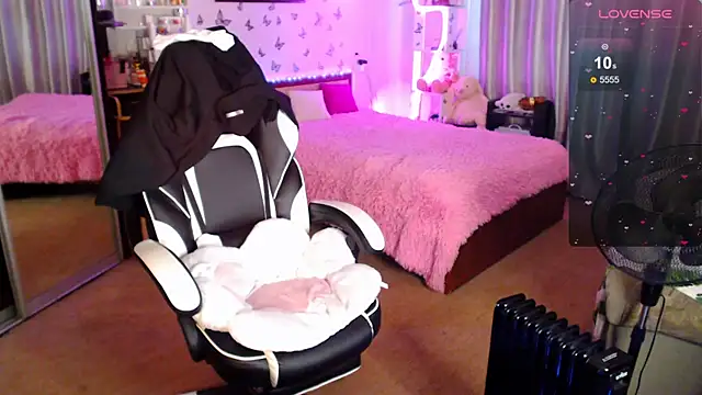 Kira honeyy online show from September 13, 2025, 8:14 am