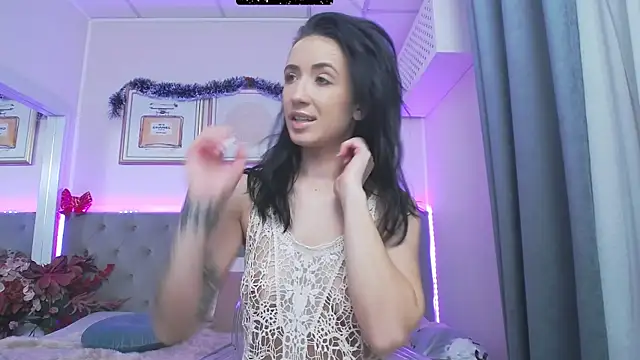 Snapshot of GlamKate chatting on December 10, 2024, 6:54 am GlamKate online show from December 10, 2024, 6:54 am