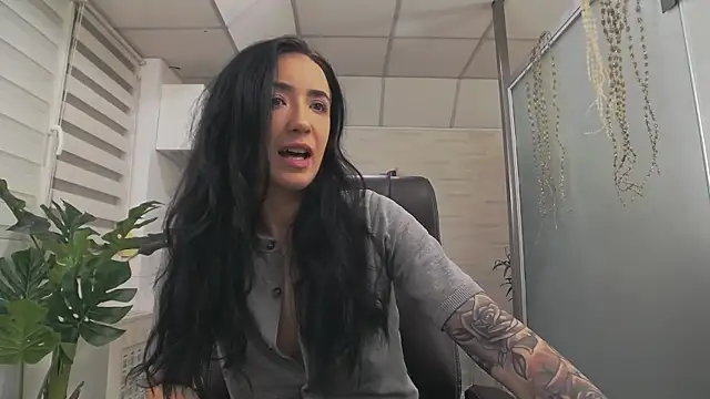 Snapshot of GlamKate chatting on December 15, 2025, 4:29 am GlamKate online show from December 15, 2025, 4:29 am